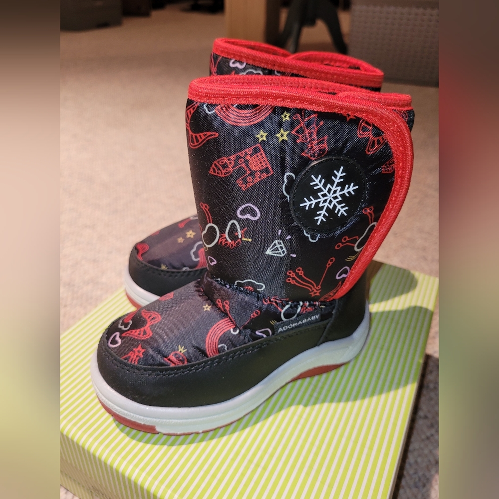 Toddler size 7, 8, 10 or 11 winter snowflake boots by Adorababy, NEW